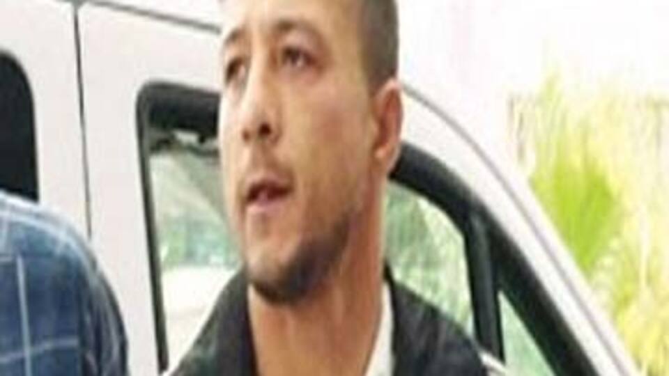 Soymaya girdiği evde kadının yatağına girdi
