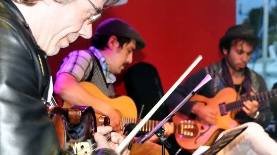 Bilal Karaman Gypsy Trio ekibiyle Skala'da