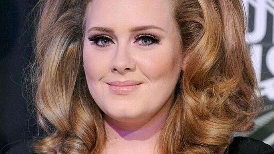 Billboard'un galibi 12 ödülle Adele GALERİ