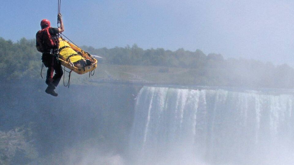 Niagara'dan atladı, ölmedi