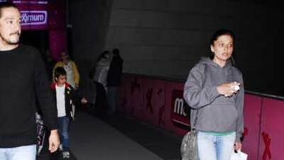 Nurgül, oğlu ve sevgilisiyle