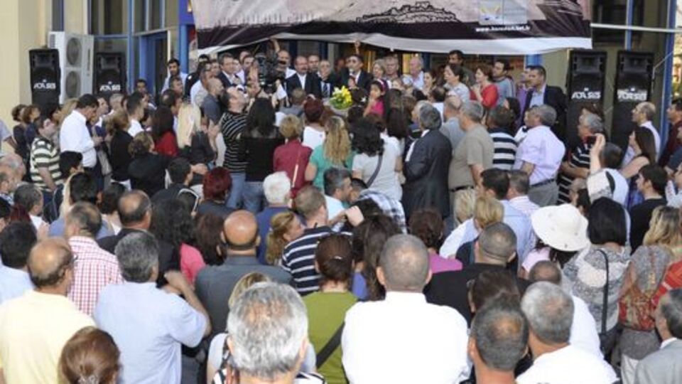 Başkan yardımcısına miting gibi karşılama!