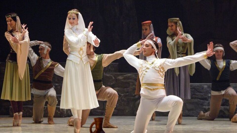 Opera ve balenin kalbi Aspendos'ta atacak