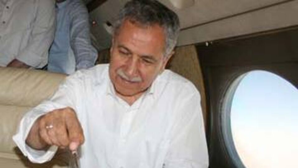 Arınç'a doğum günü sürprizi