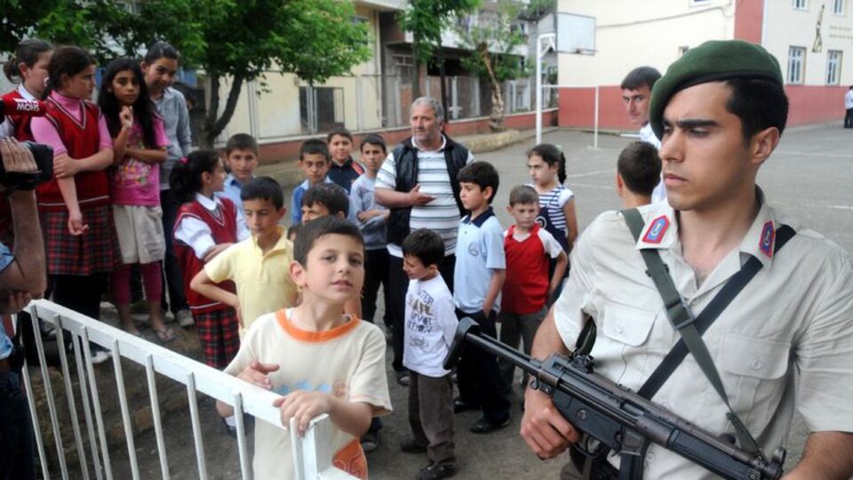 Civa zehirlenmesi 22 öğrenciyi hastanelik etti