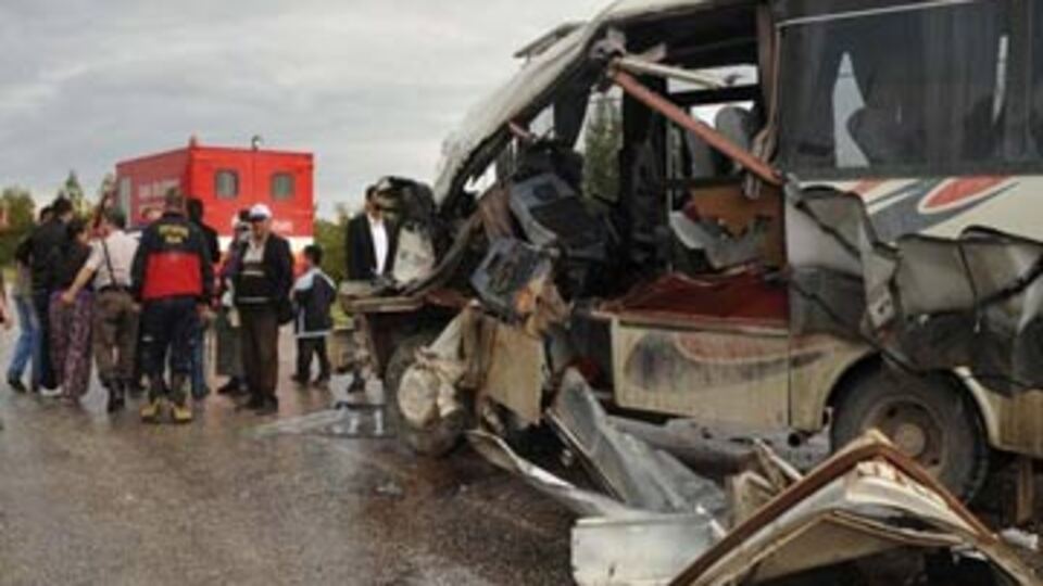 Uşak'ta kaza: 18 yaralı