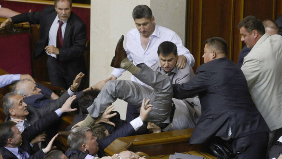 Ukrayna Meclisi'nde kavga