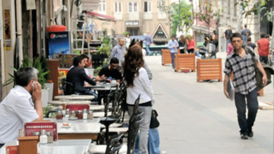 Yeni Beyoğlu 'masa'lı