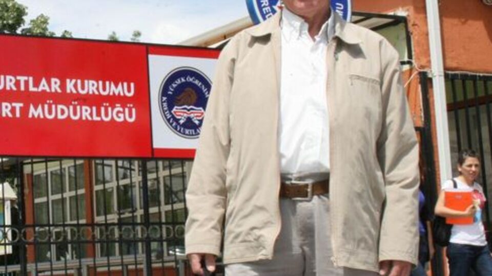65'lik dede üniversiteyi dereceyle bitirdi