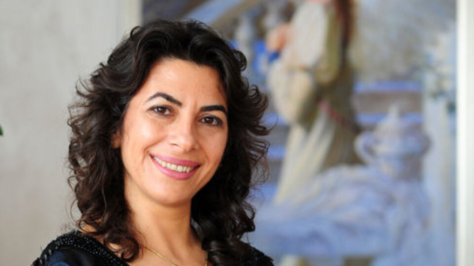 Melekleri incelemek için Jaguar'ını sattı