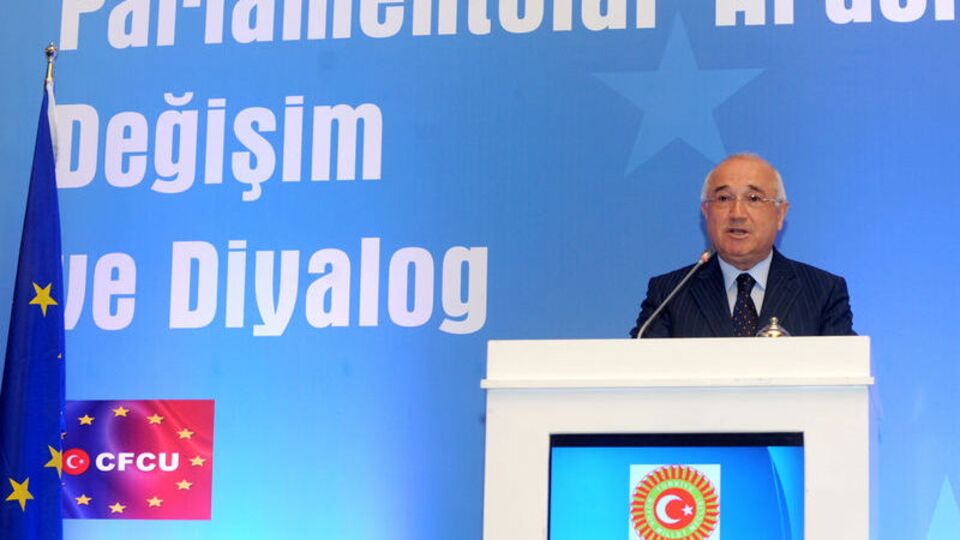 Cemil Çiçek'ten tutuklu vekiller açıklaması