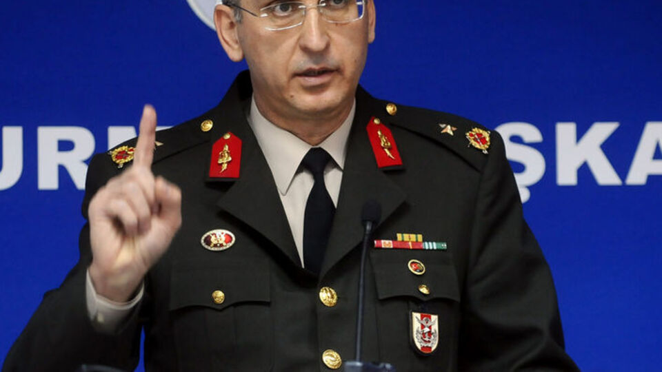 Özkök ve Büyükanıt'ı işaret etti