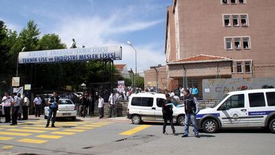 Güvenlikçiye okul önünde kurşun