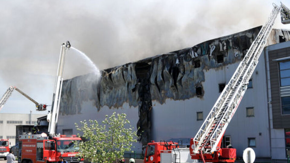 Kozmetik imalathanesinde yangın