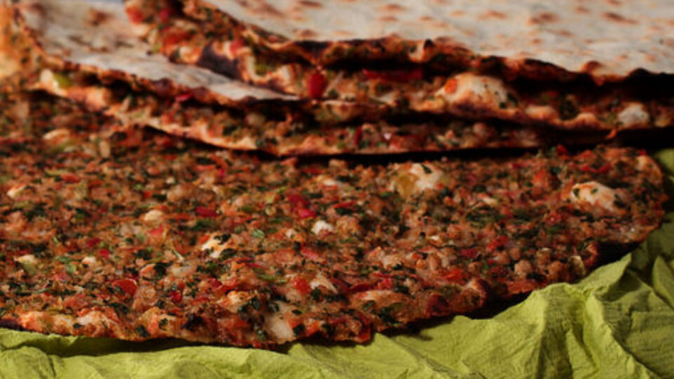Ermeniler lahmacuna sahip çıktı