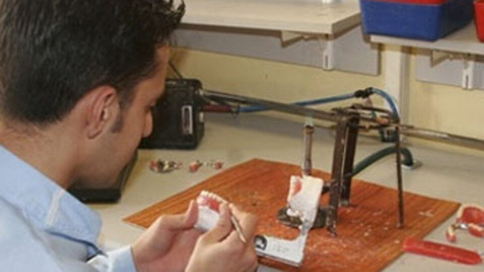 Silikosis hastalığının tetikçisi protez dişler