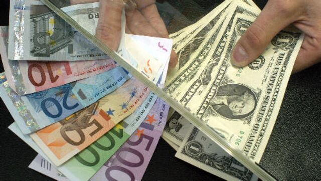 Euro/dolar paritesi son 22 ayın dibinde
