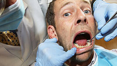Diş muayenesinde çenesi çıktı!