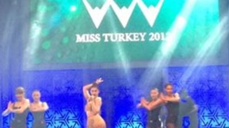 Atiye'nin seksi performansı!