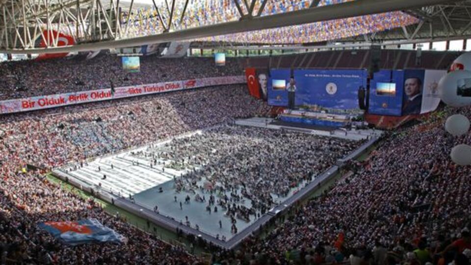 AK Parti'den bir stadyum kongresi daha
