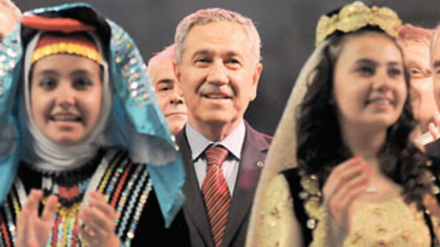 Arınç ve Davutoğlu'ndan Gülen'e teşekkür