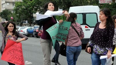 Polise su dolu prezervatif attılar!