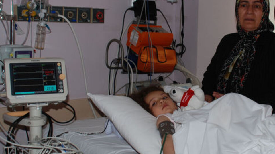 Küçük kız panzehirle kurtuldu!