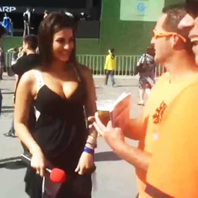 Dekolte göz kamaştırdı! VİDEO/GALERİ