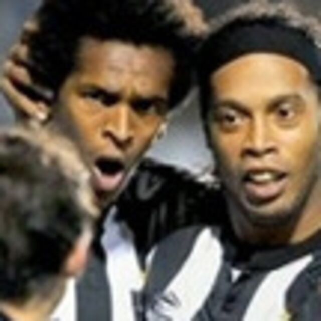 Ronaldinho coştu, Jo yazdı!