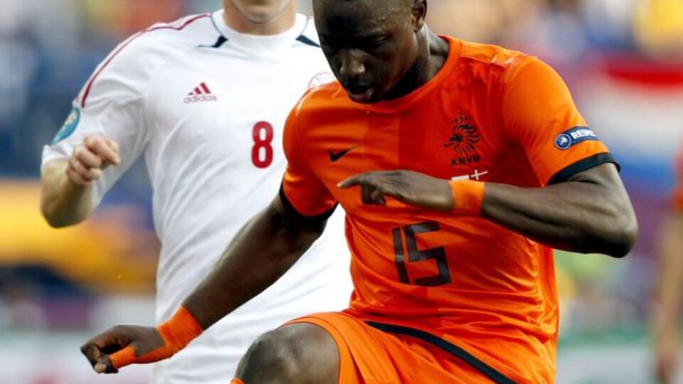 Karnesini aldı maça çıktı!