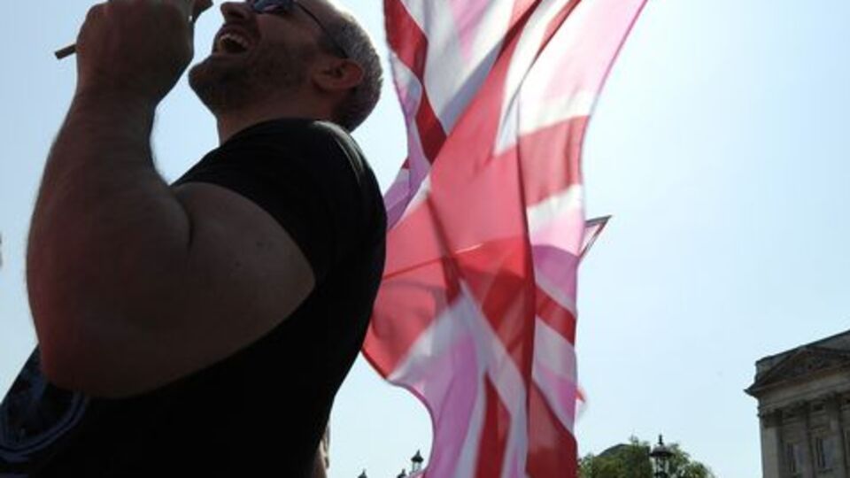 İngiltere'de eşcinsel evlilik tartışması