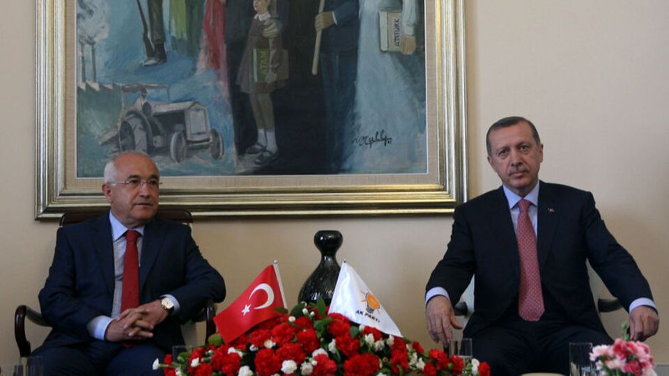 Yeni anayasa için liderler turu başladı