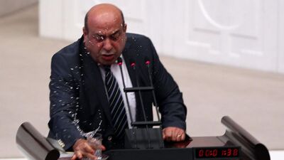 Bardak bu defa kırılmadı!