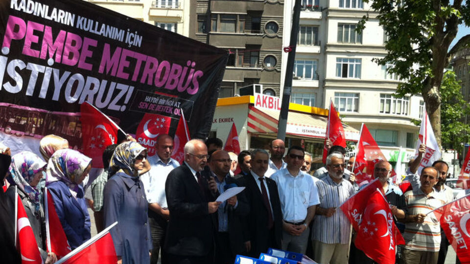 Pembe metrobüs için 60 bin imza