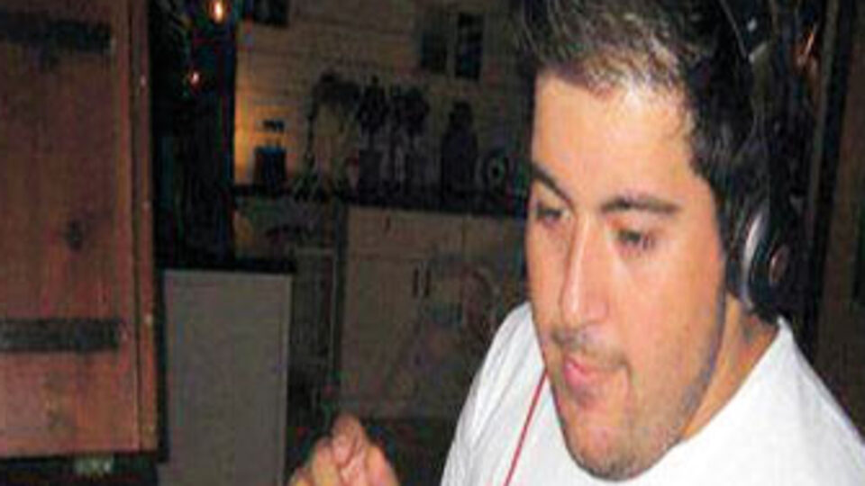 DJ'ye elektrik çarptı parti devam etti