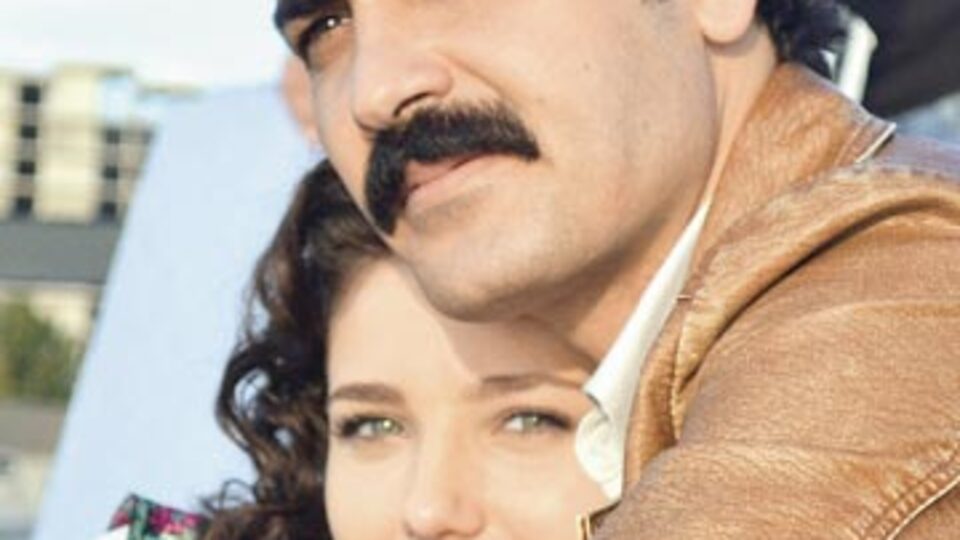 Rus güzeller Caner'e bayıldı