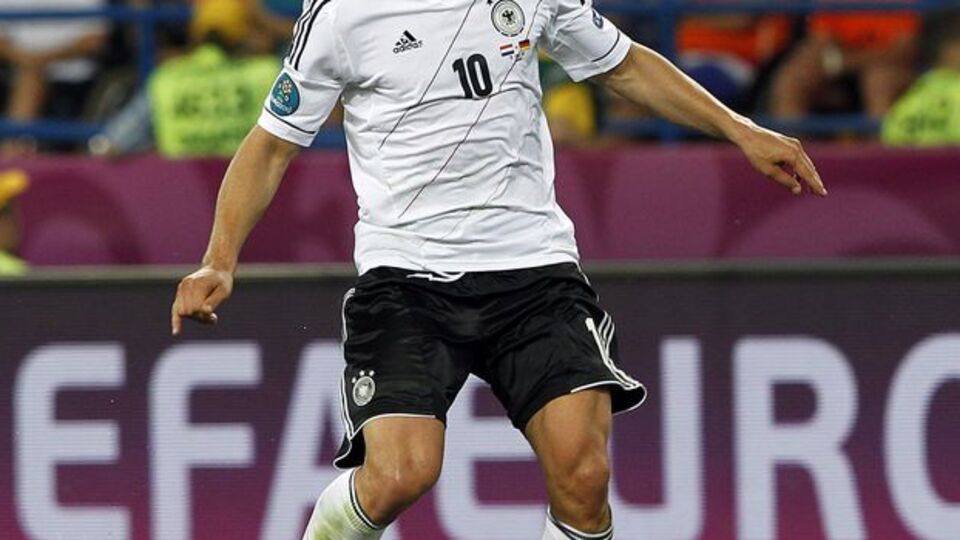 Podolski'den 'dalya' zamanı!