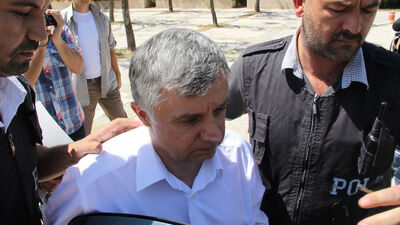 Rektör gözaltına alındı