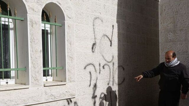 Batı Şeria'da cami kundaklandı