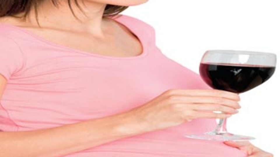 Hamilelere 'kararında alkol'