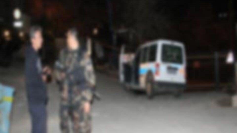 Diyarbakır'da polise saldırı: 2 yaralı