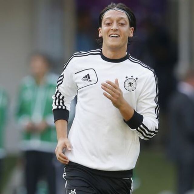 Mesut'a destek geldi!