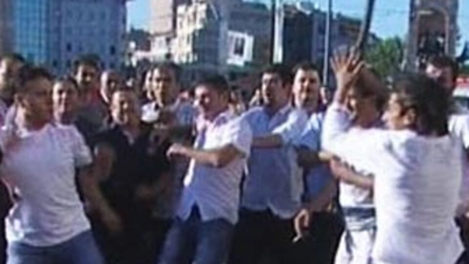 Taksim Meydanı'nda taksici dehşeti
