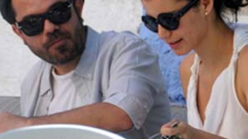 Ünlü çifte akıl almaz teklif!