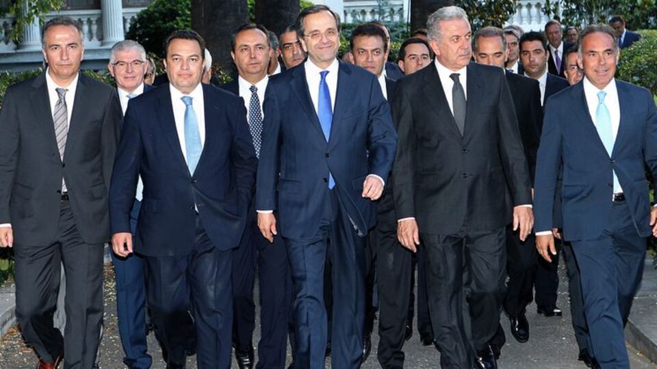 Savulun Samaras geliyor!