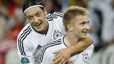 Mesut ve arkadaşları rekora koşuyor!