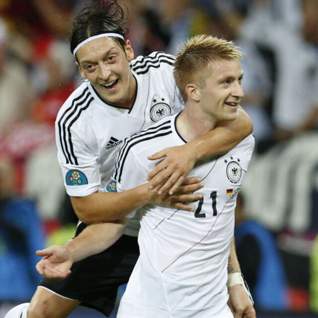 Mesut ve arkadaşları rekora koşuyor!