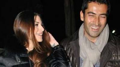 Kenan sevgilisi ve ailesiyle tatile çıkıyor