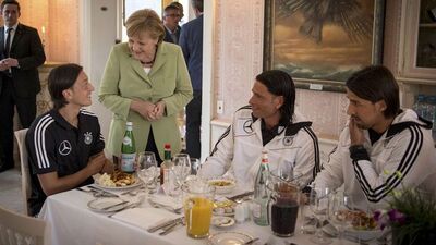 Merkel'den Mesut'a!..