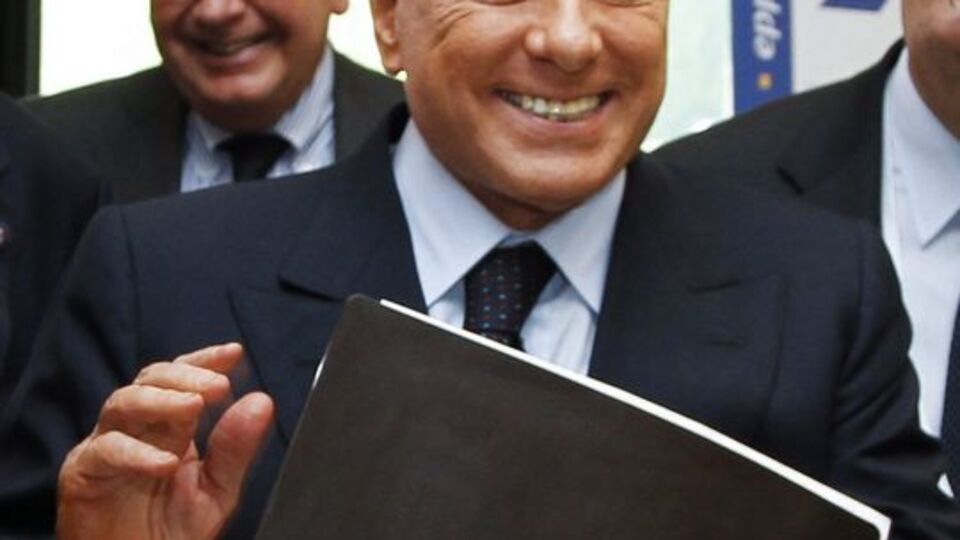 Berlusconi Facebook atağında